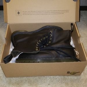 US Women Size 8 Dr. Martens